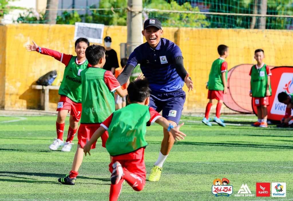 COACH TRẦN HOÀI NAM: TỪ NHÂN VIÊN GIAO HÀNG ĐẾN NHÀ VÔ ĐỊCH QUỐC GIA.