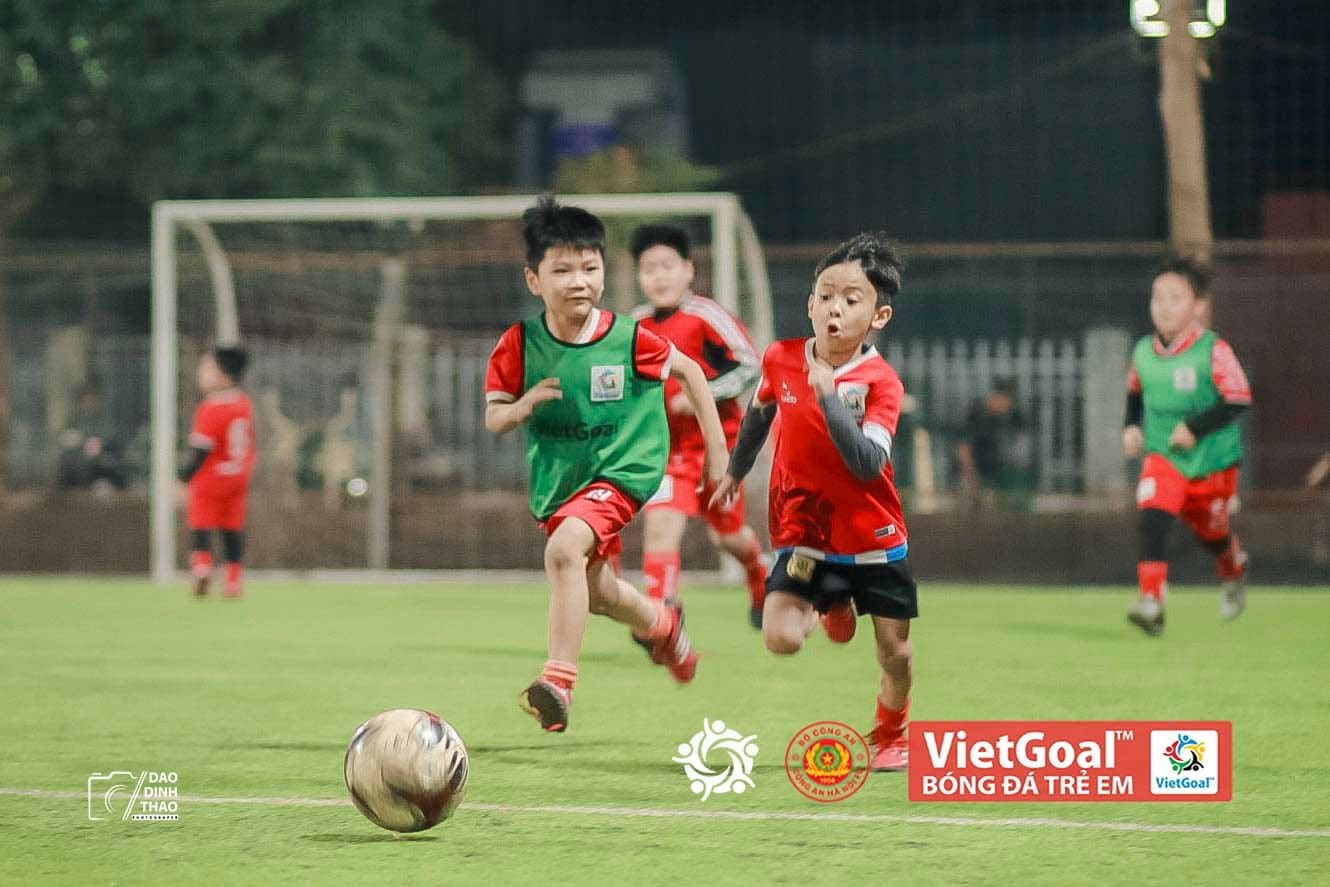 Học Bóng Đá Cho Bé Tại Vietgoal: Bí Quyết Nguyễn Minh Đăng Trở Thành “Người Máy Đá Bóng”