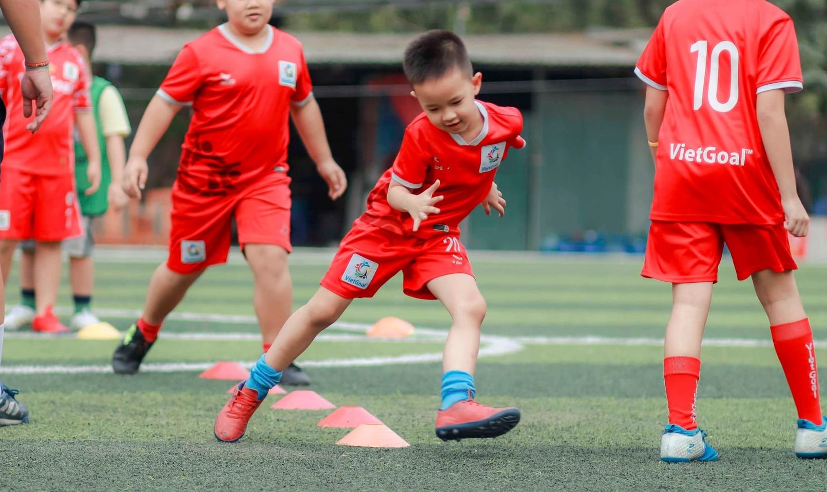 Học Bóng Đá Cho Trẻ Khỏe Mạnh: Hành Trình Tiến Bước Của Bé Gia Huy Tại VietGoal