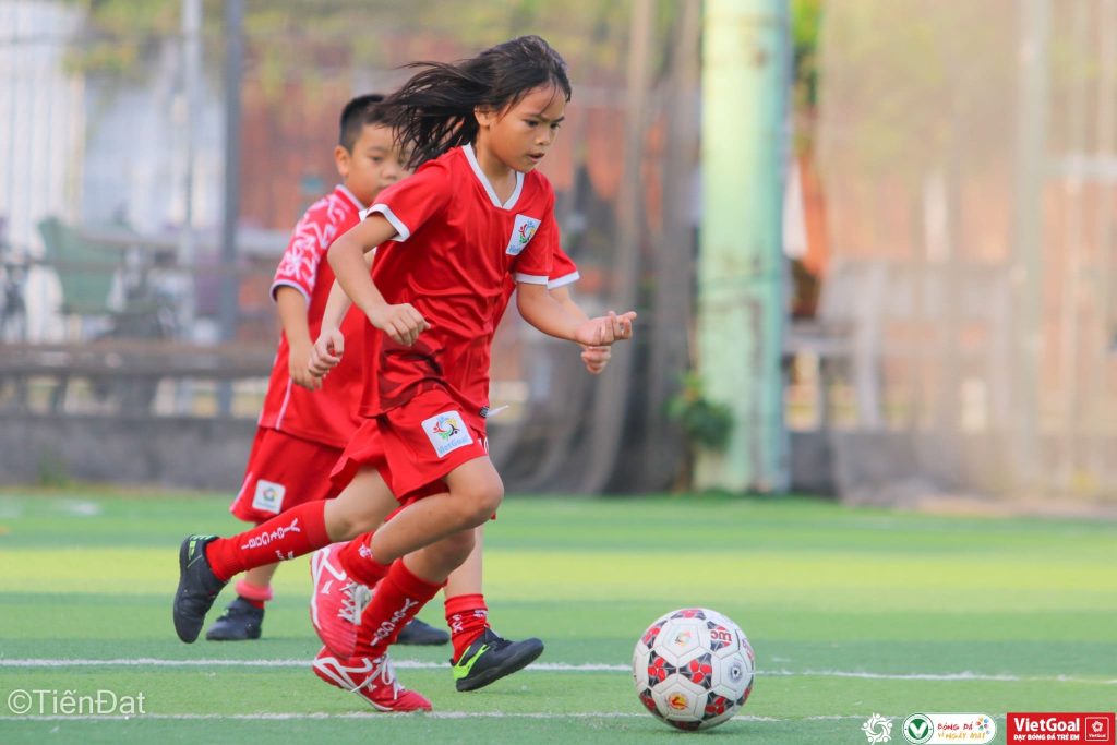 học bóng đá cho trẻ kỹ thuật