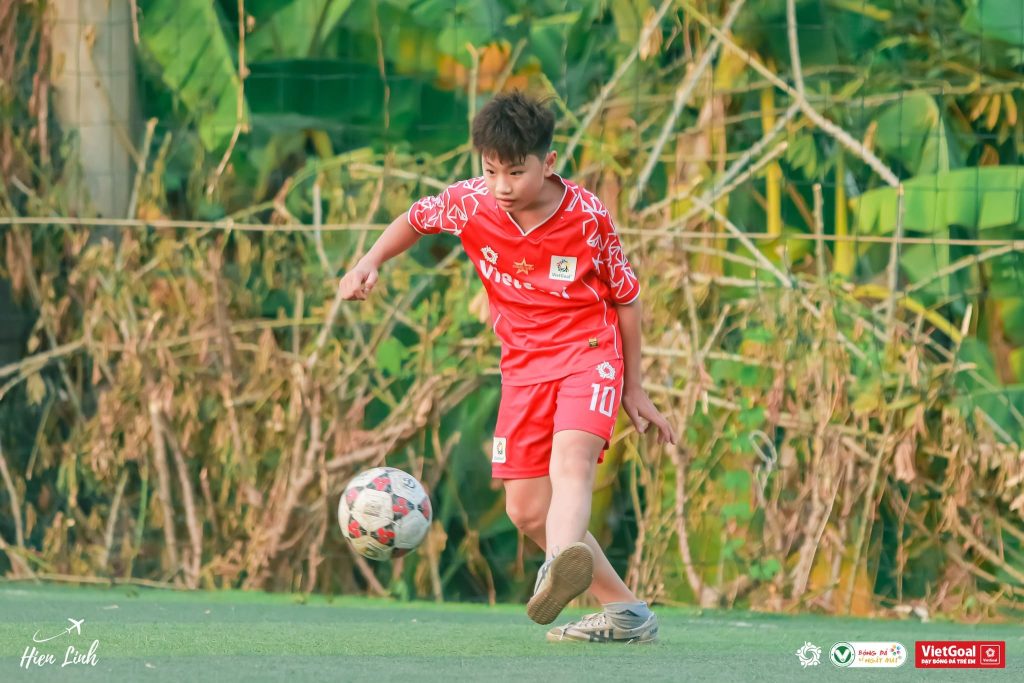 học bóng đá trẻ em
