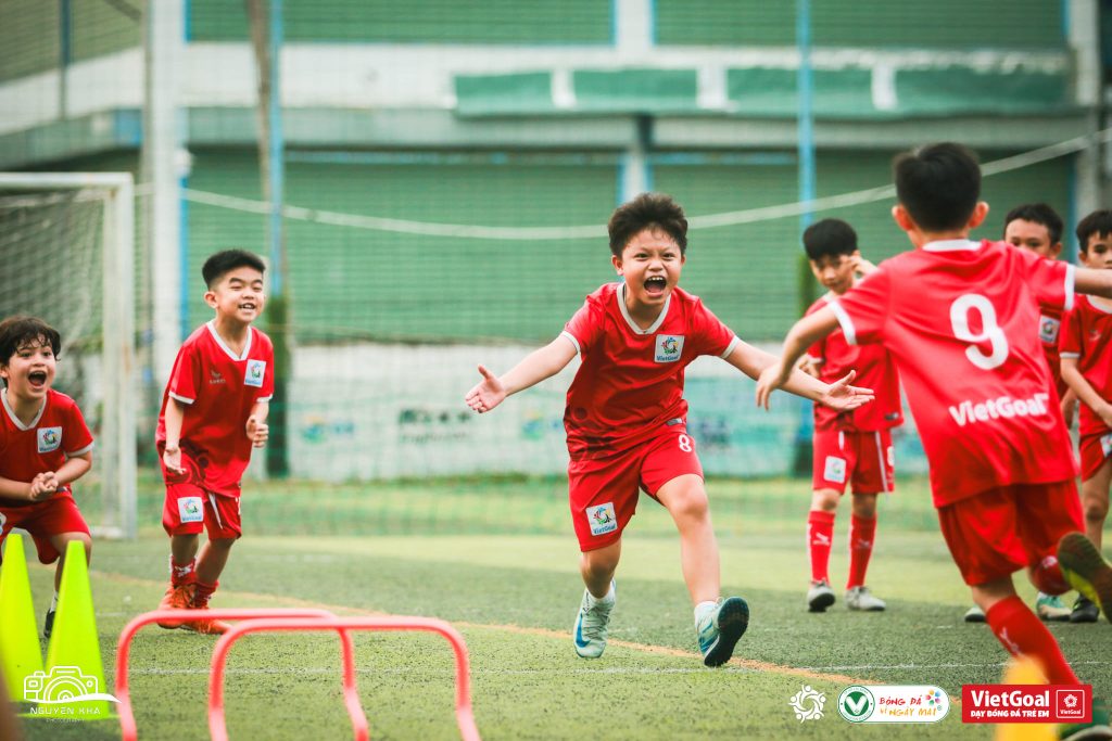 kỹ năng bóng đá cho trẻ