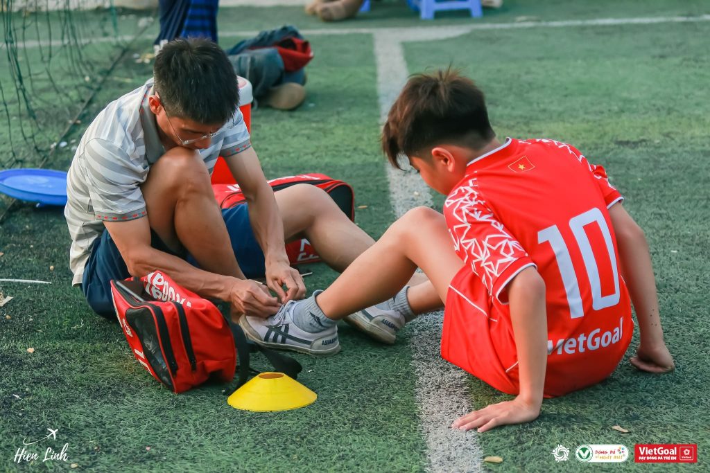 học bóng đá trẻ em