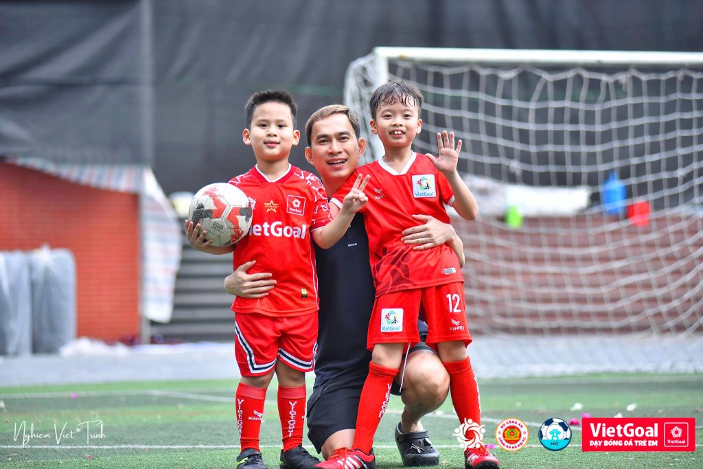 Lớp bóng đá cho trẻ 8 tuổi: Nơi Đam Mê Được Ươm Mầm Từ Những Người Thân Yêu Nhất