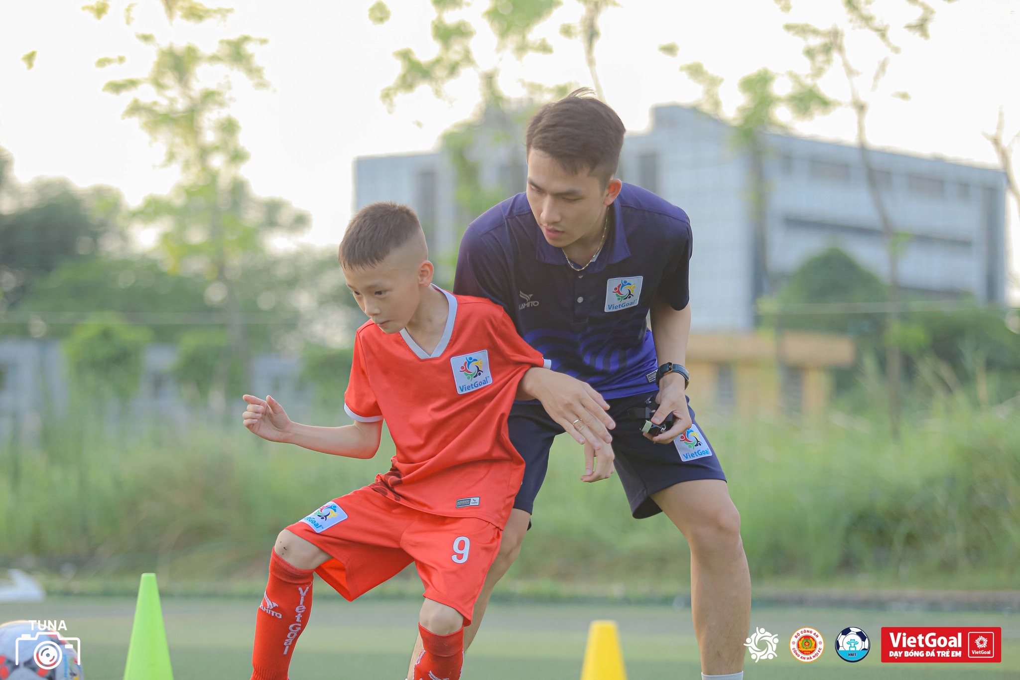 Học Bóng Đá Cho Trẻ 9 Tuổi: Khi Tranh Bóng Giúp Con Mạnh Mẽ Và Tự Tin Hơn