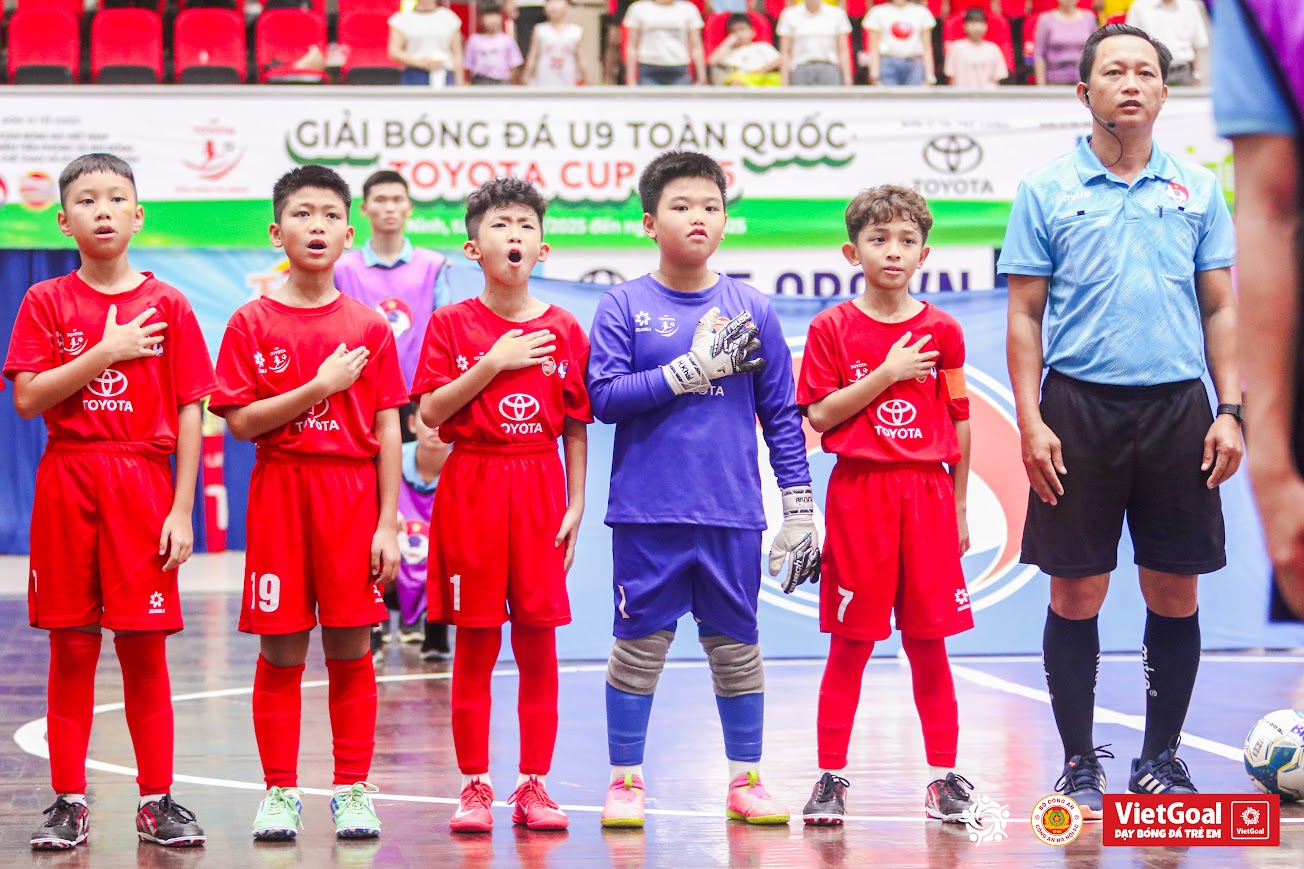 TIN CHIẾN THẮNG: CẦU THỦ VIETGOAL TRONG MÀU ÁO CÔNG AN HÀ NỘI LOẠI QUẢNG NINH SAU LOẠT LUÂN LƯU, THẲNG TIẾN VÀO TỨ KẾT U9 TOÀN QUỐC 2025