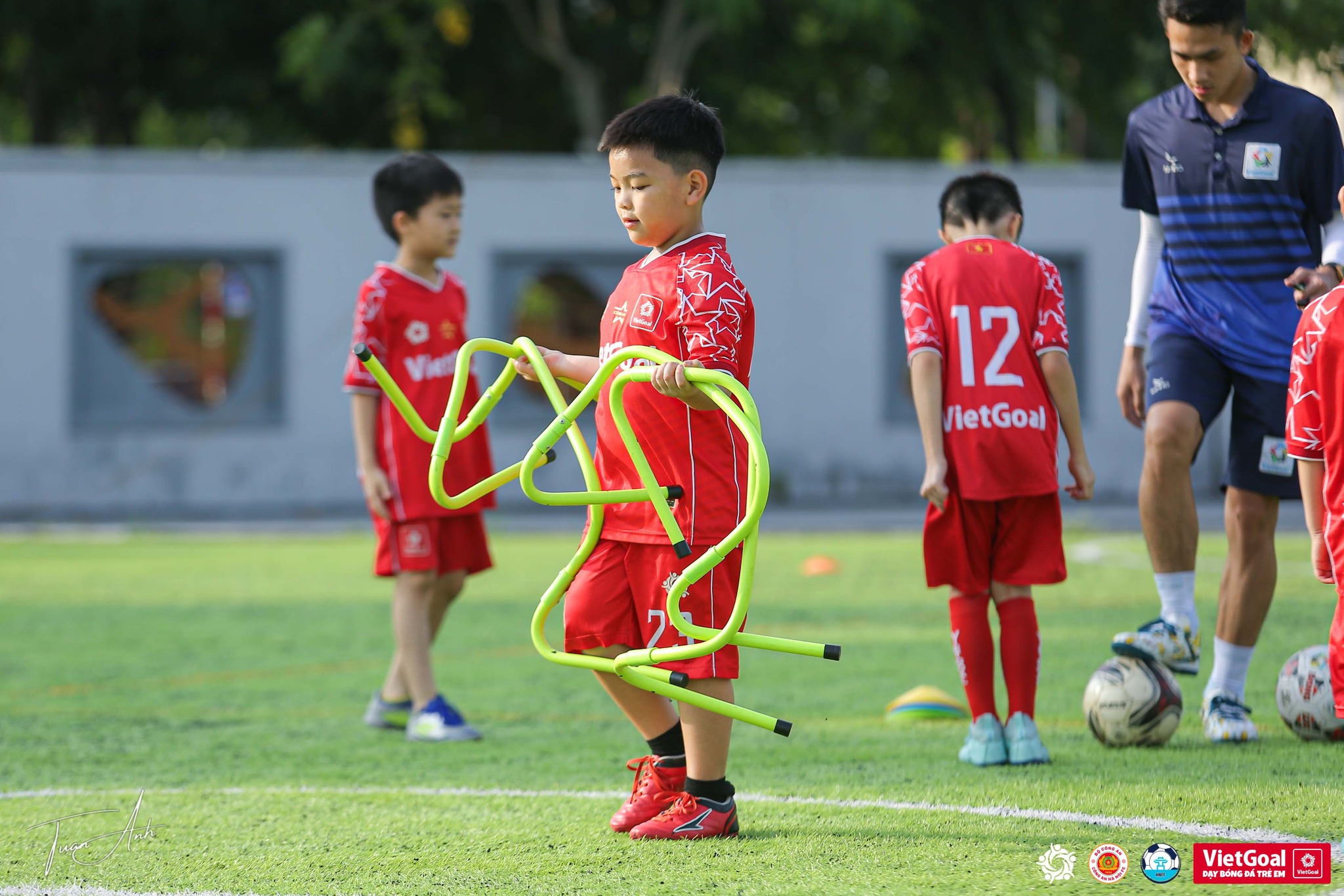 Học Đá Bóng Cho Trẻ Em: Những Người Vận Hành Thầm Lặng