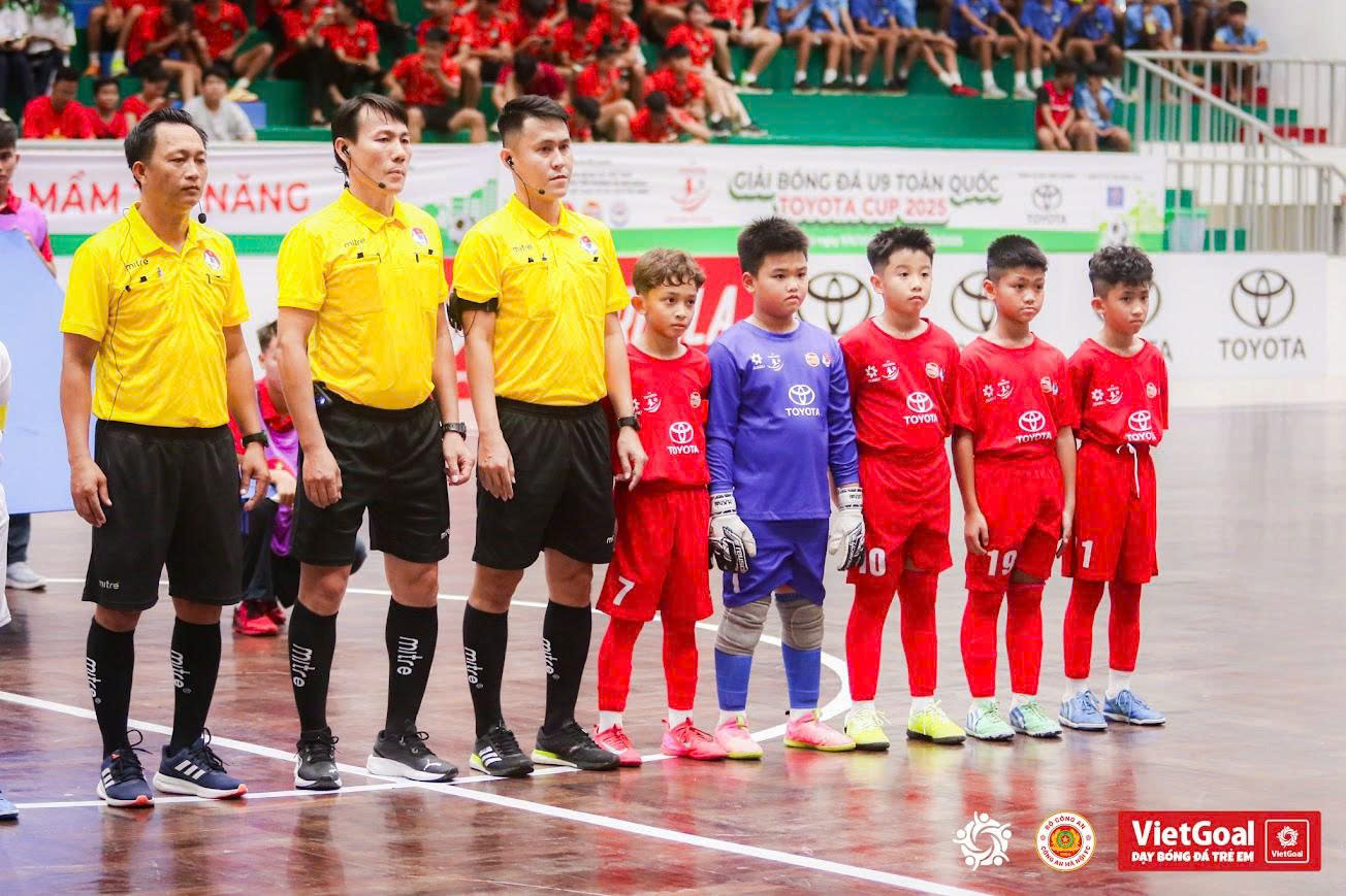 ĐỘI TUYỂN VIETGOAL VIỆT NAM TRONG MÀU ÁO CÔNG AN HÀ NỘI THẮNG NGỌT NGÀO TRẬN KHAI MẠC U9 TOYOTA CUP 2025