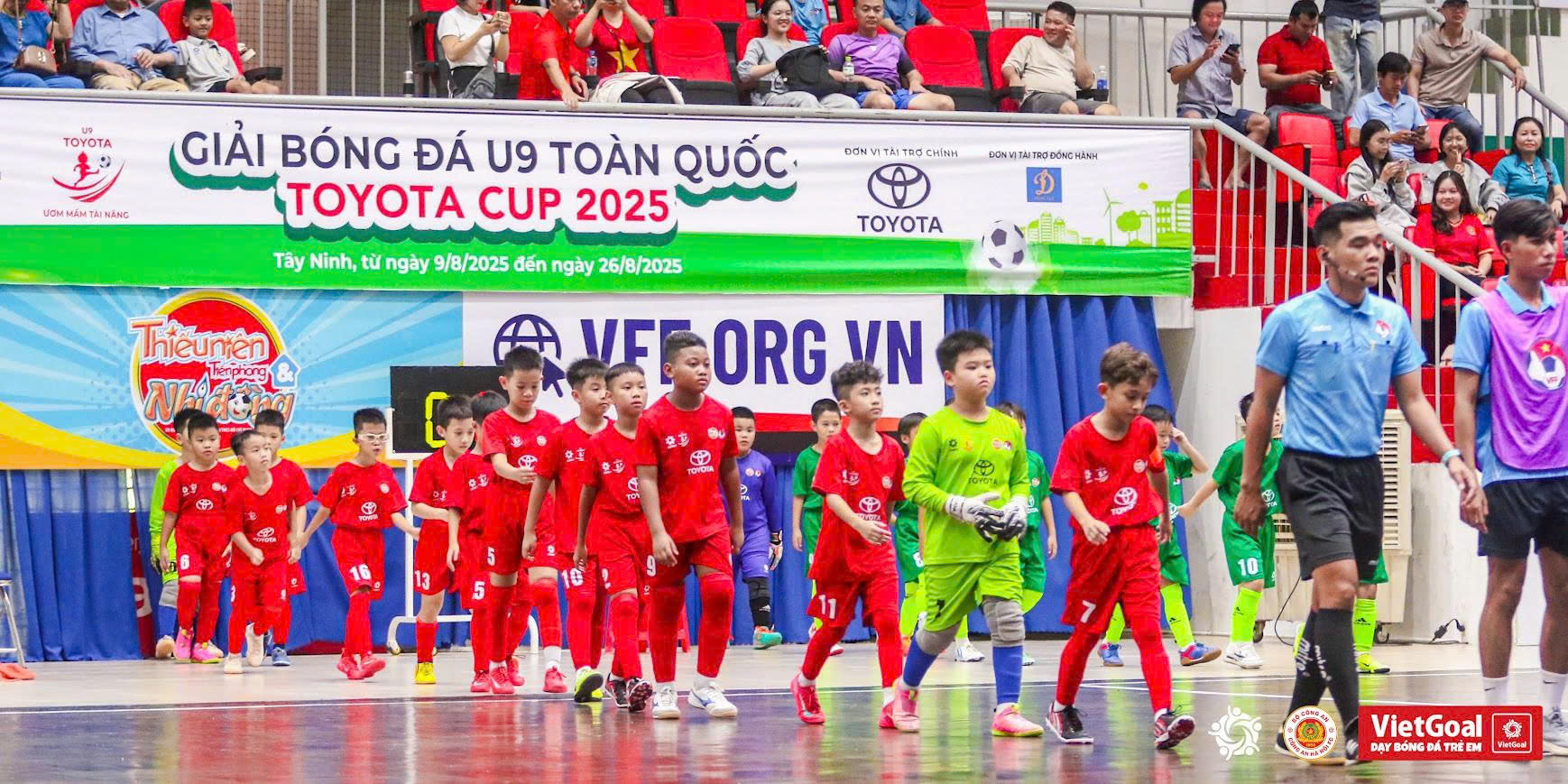 CẦU THỦ NHÍ VIETGOAL TRONG MÀU ÁO CÔNG AN HÀ NỘI CHIẾM NGÔI ĐẦU “BẢNG TỬ THẦN” – HIÊN NGANG TIẾN VÀO VÒNG 1/8 GIẢI U9 TOÀN QUỐC 2025