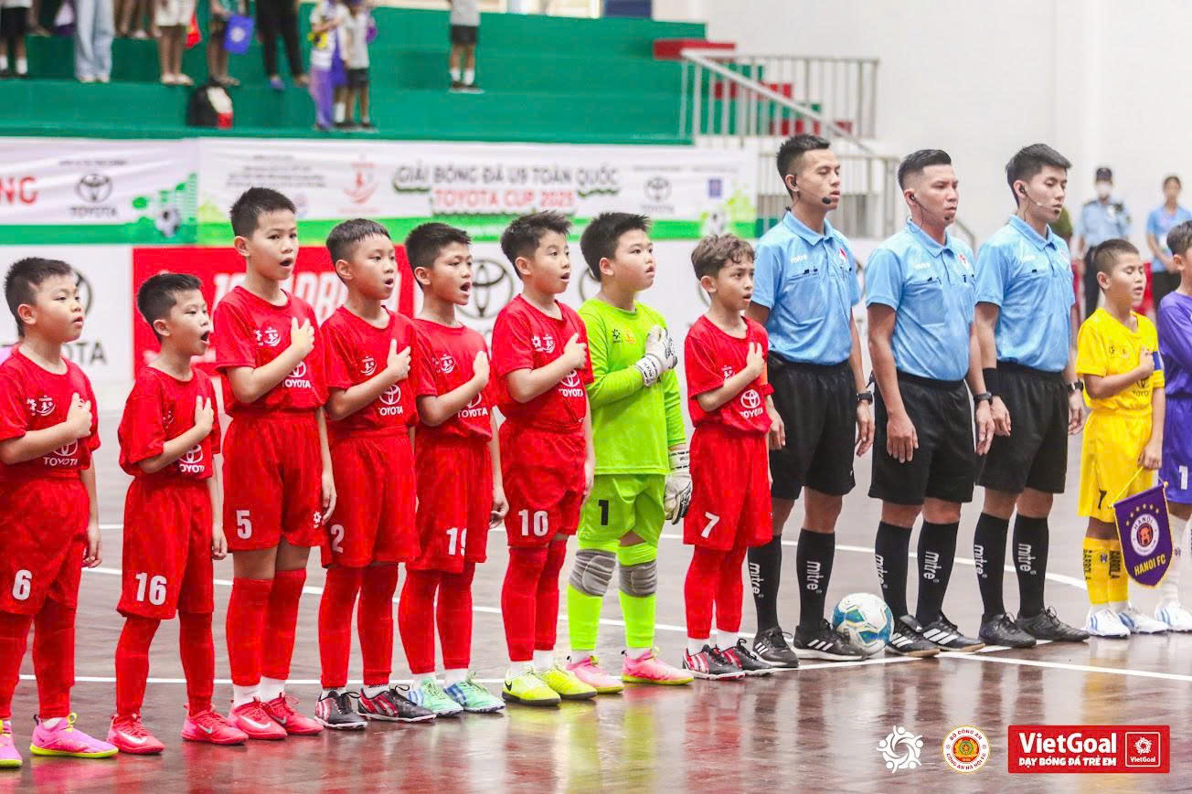 CẦU THỦ NHÍ VIETGOAL TRONG MÀU ÁO CÔNG AN HÀ NỘI DỪNG BƯỚC TRƯỚC VÒNG BÁN KẾT GIẢI U9 TOÀN QUỐC TRONG TIẾNG KHÓC TIẾC NUỐI.