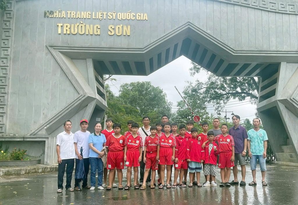 CẦU THỦ VIETGOAL DU ĐẤU TẠI MIỀN ĐẤT “MƯA ĐỎ” QUẢNG TRỊ NHÂN KỶ NIỆM 80 NĂM QUỐC KHÁNH 2/9.