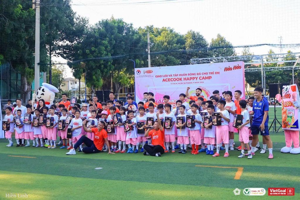 CẦU THỦ NHÍ VIETGOAL LỘI NGƯỢC DÒNG THẮNG 3-2 TRƯỚC DÀN SAO ĐỘI TUYỂN QUỐC GIA VIỆT NAM