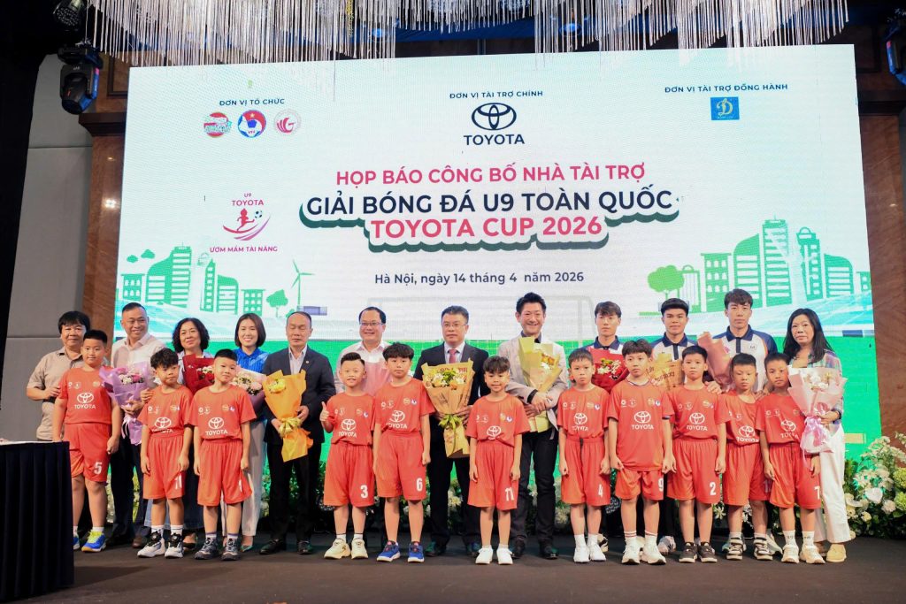 CẦU THỦ VIETGOAL KHOÁC ÁO CÔNG AN HÀ NỘI ĐẠI DIỆN NHI ĐỒNG CẢ NƯỚC DỰ HỌP BÁO CÔNG BỐ GIẢI U9 TOÀN QUỐC TOYOTA CUP 2026.